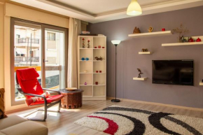 Pleasant Flat with Central Location and Balcony Close to Public Transporation in Karabaglar Izmir